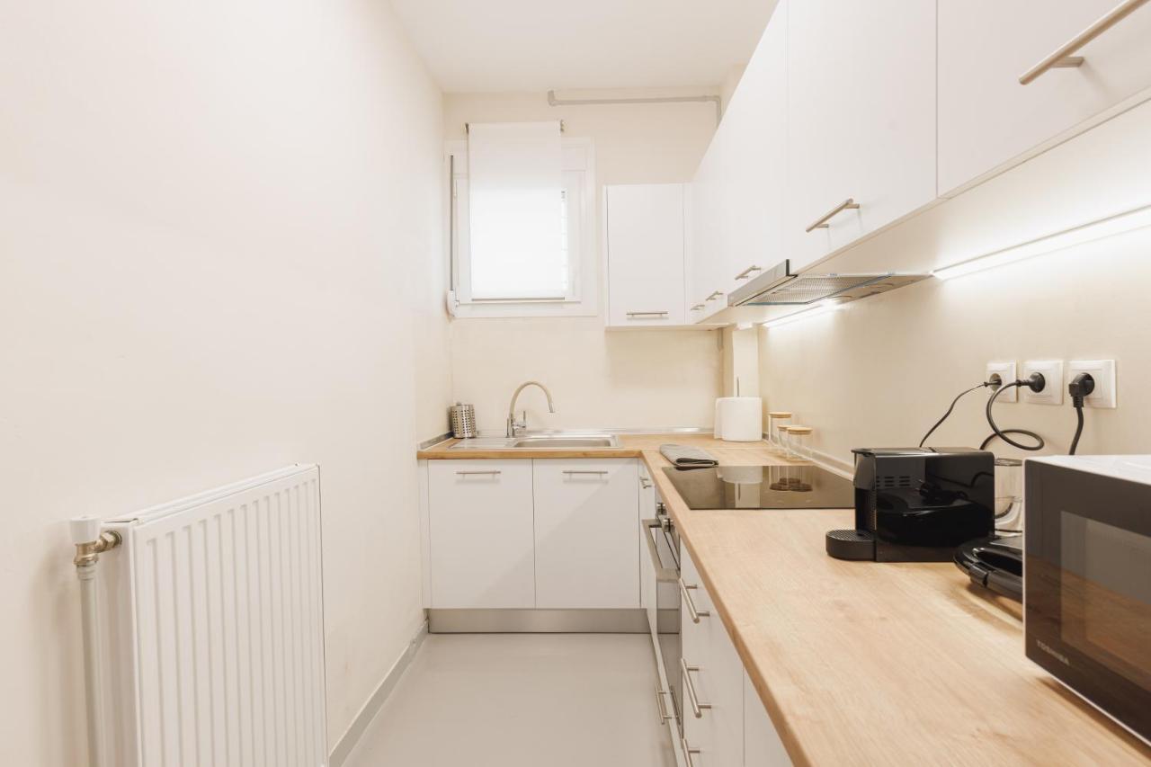 Fully Renovated Luxurious Semi-Basement Studio Athens Exterior photo